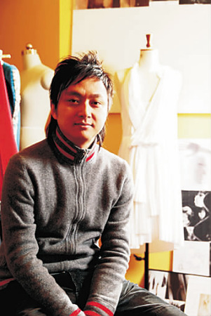 第一个登上伦敦时装周T台的中国设计师王巍