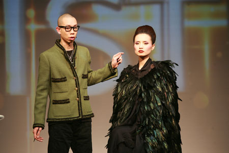 安利雅姿在京发布2010秋冬彩妆