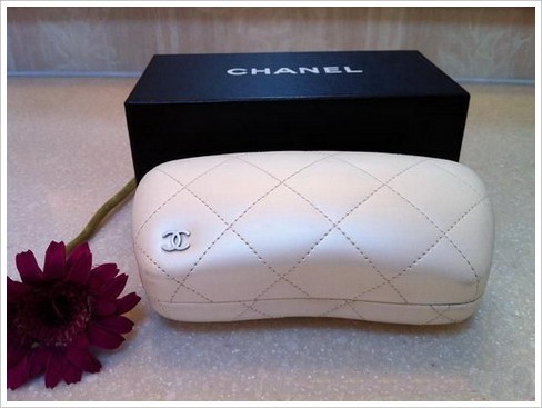 Chanel ۾